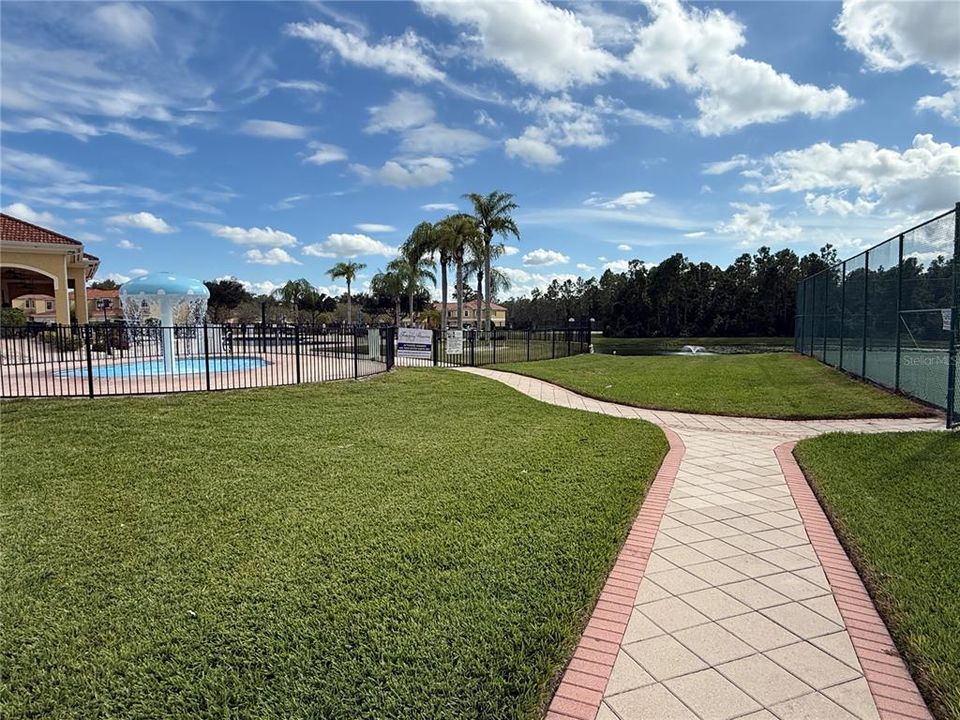 待售: $180,000 (2 贝兹, 2 浴室, 923 平方英尺)