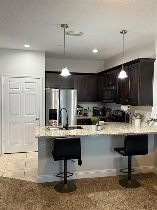 待售: $180,000 (2 贝兹, 2 浴室, 923 平方英尺)