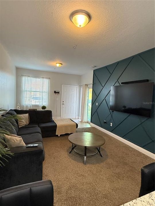 待售: $180,000 (2 贝兹, 2 浴室, 923 平方英尺)