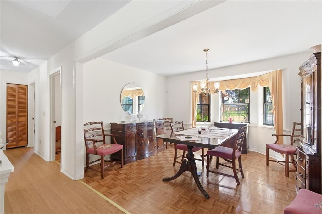 出租: $3,300 (3 贝兹, 2 浴室, 2997 平方英尺)