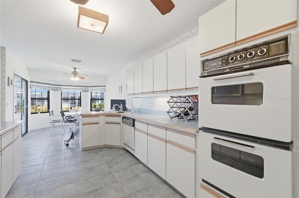 出租: $3,300 (3 贝兹, 2 浴室, 2997 平方英尺)