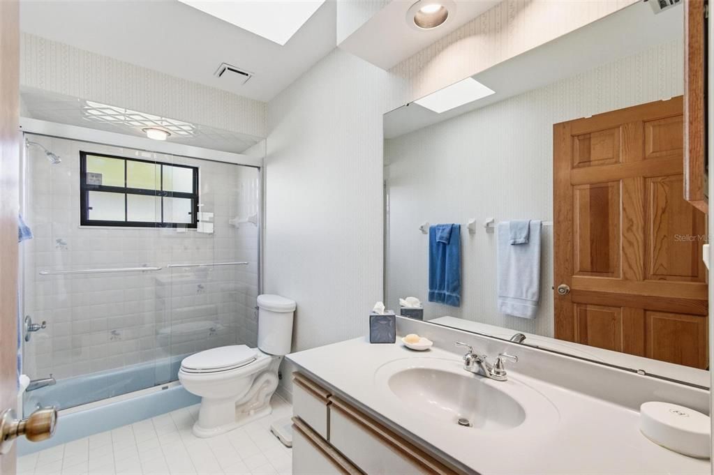 出租: $3,300 (3 贝兹, 2 浴室, 2997 平方英尺)