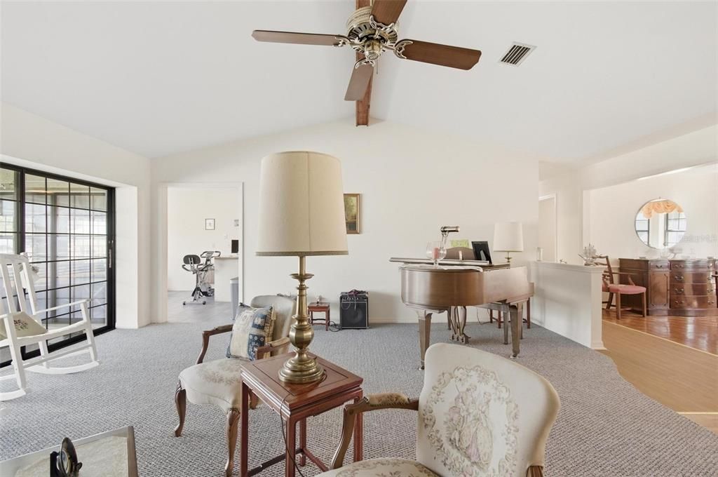 出租: $3,300 (3 贝兹, 2 浴室, 2997 平方英尺)