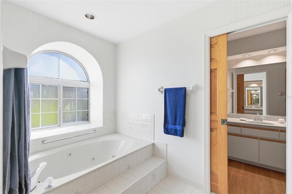 出租: $3,300 (3 贝兹, 2 浴室, 2997 平方英尺)