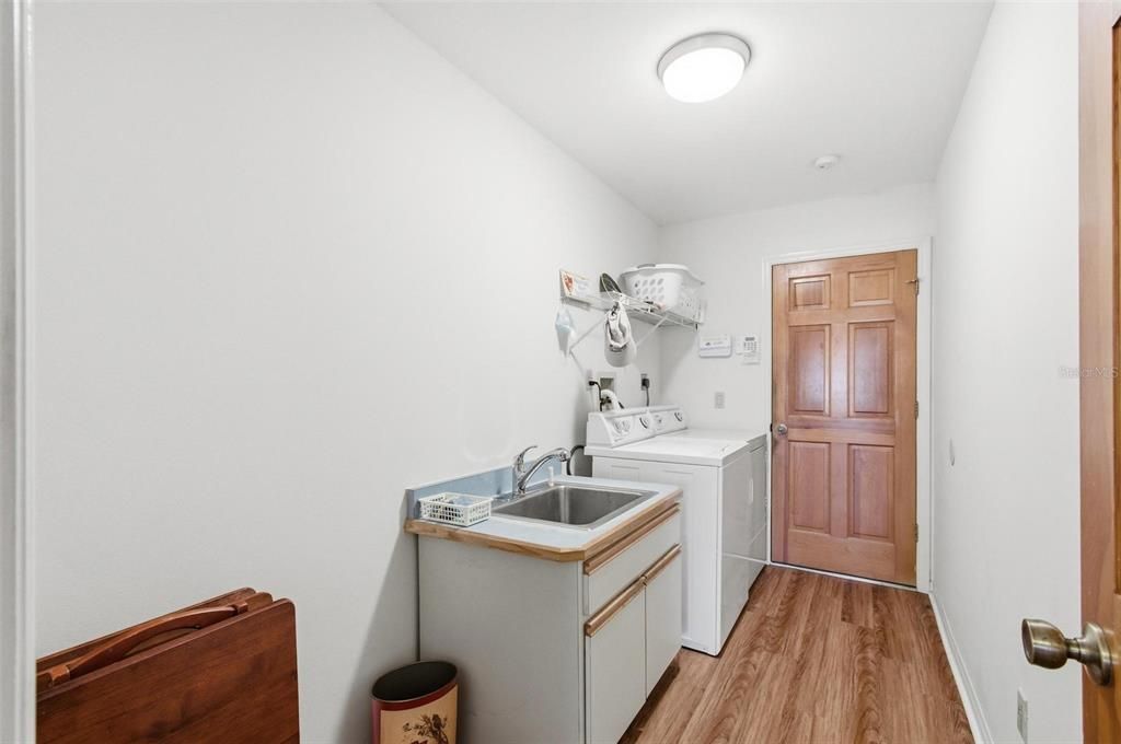 出租: $3,300 (3 贝兹, 2 浴室, 2997 平方英尺)