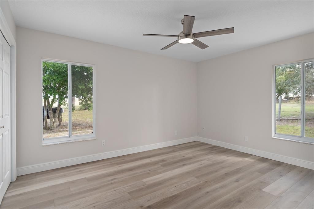 For Sale: $350,000 (3 beds, 2 baths, 1472 Square Feet)