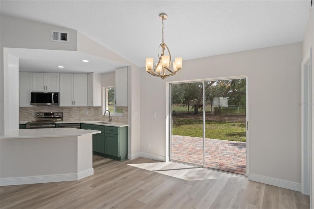 For Sale: $350,000 (3 beds, 2 baths, 1472 Square Feet)