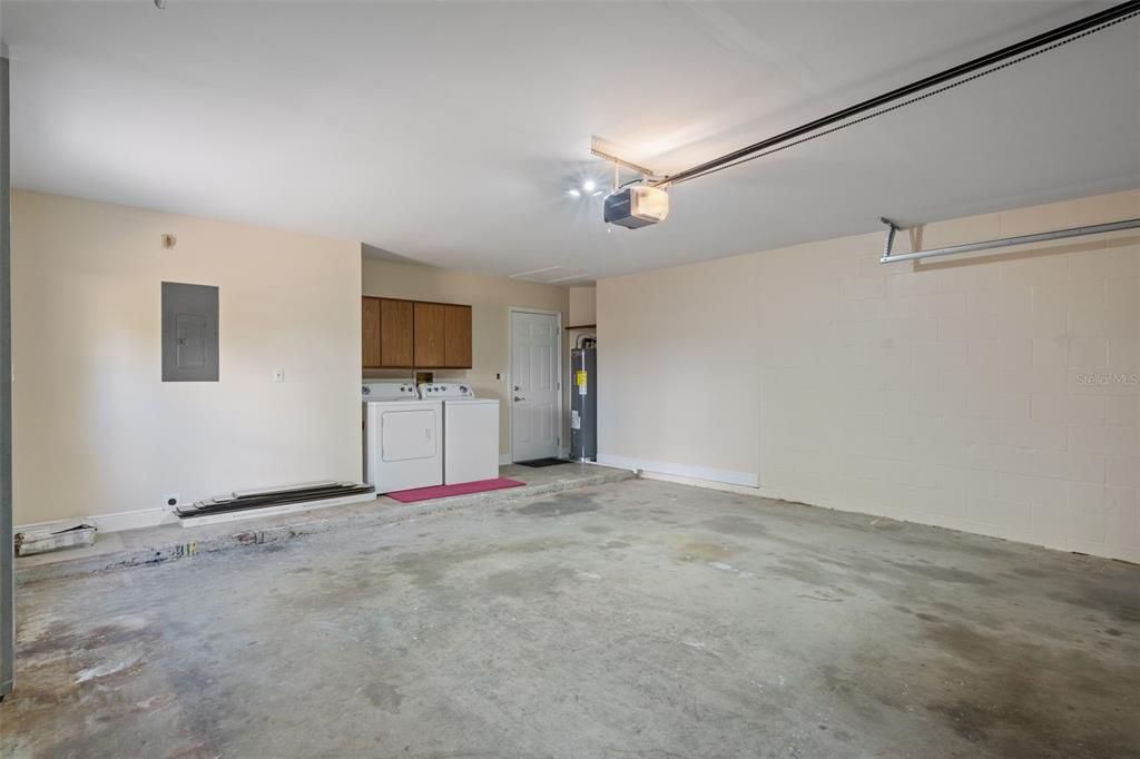 For Sale: $350,000 (3 beds, 2 baths, 1472 Square Feet)