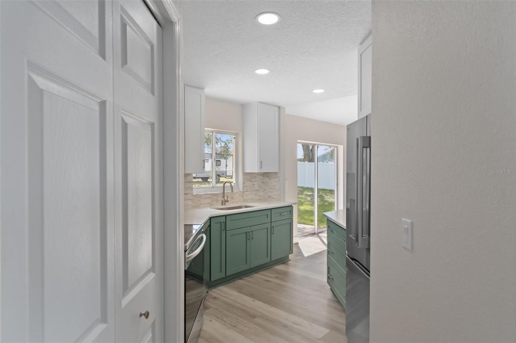 For Sale: $350,000 (3 beds, 2 baths, 1472 Square Feet)