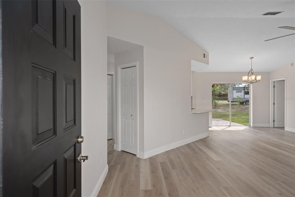 For Sale: $350,000 (3 beds, 2 baths, 1472 Square Feet)