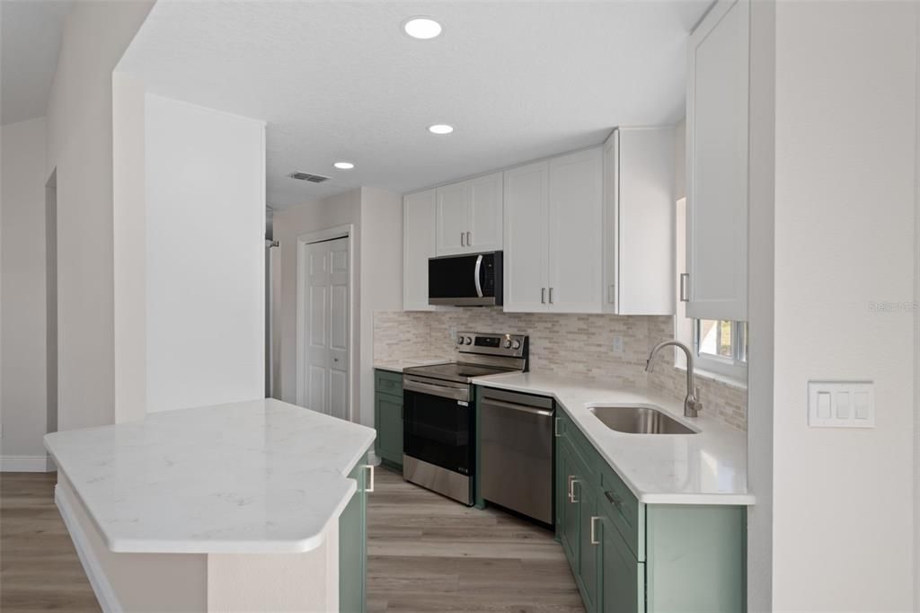 For Sale: $350,000 (3 beds, 2 baths, 1472 Square Feet)