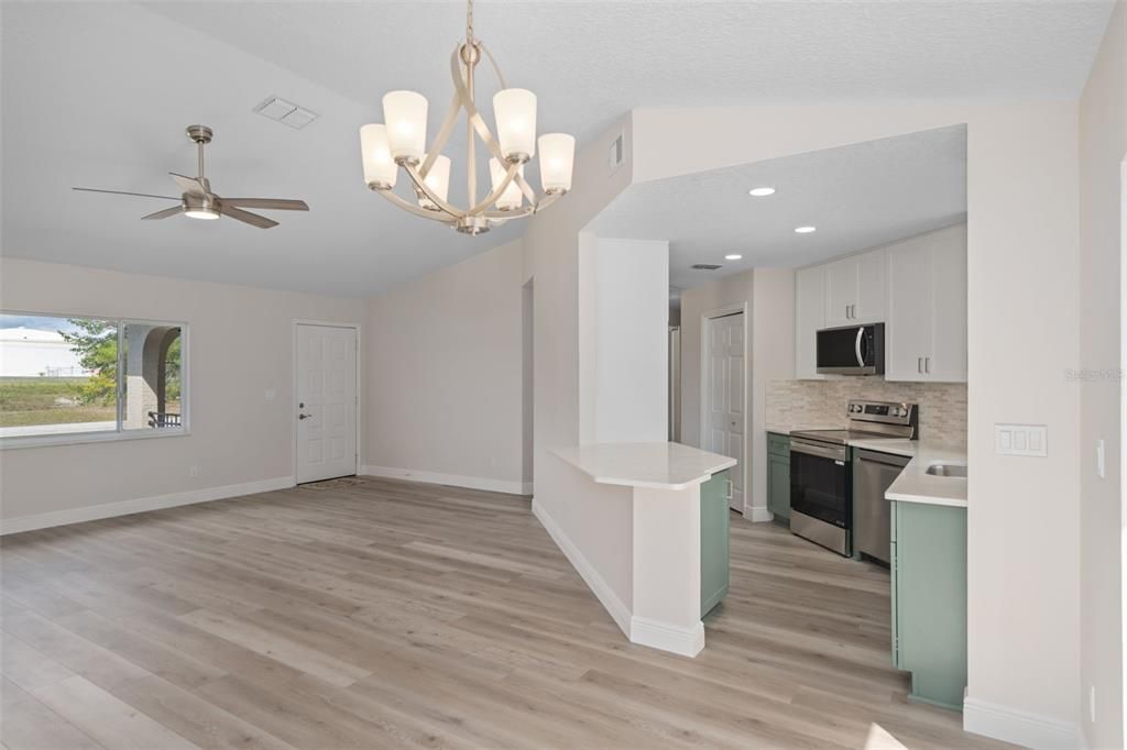 For Sale: $350,000 (3 beds, 2 baths, 1472 Square Feet)