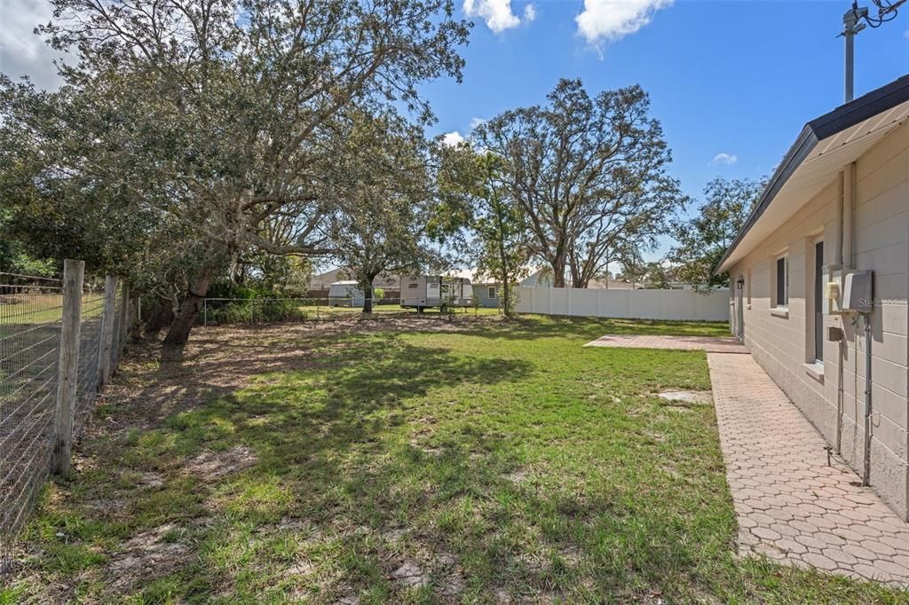 For Sale: $350,000 (3 beds, 2 baths, 1472 Square Feet)