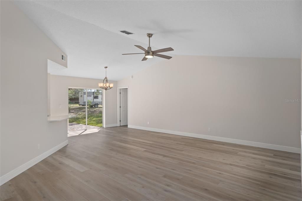 For Sale: $350,000 (3 beds, 2 baths, 1472 Square Feet)