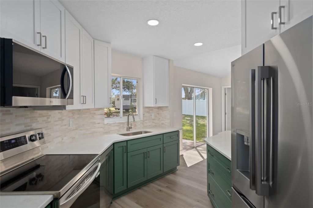 For Sale: $350,000 (3 beds, 2 baths, 1472 Square Feet)