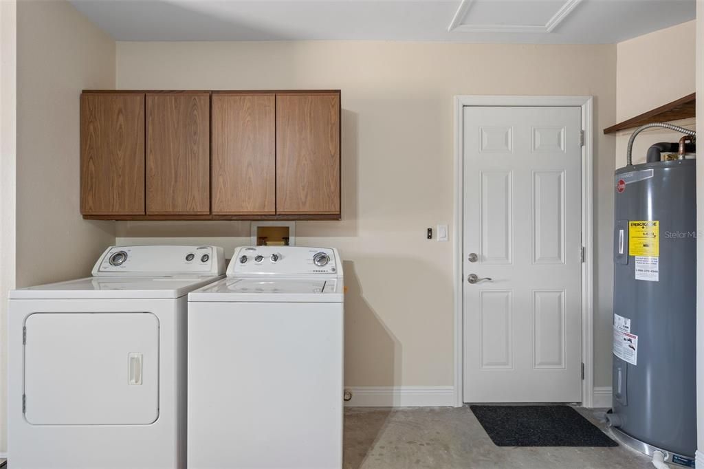 For Sale: $350,000 (3 beds, 2 baths, 1472 Square Feet)