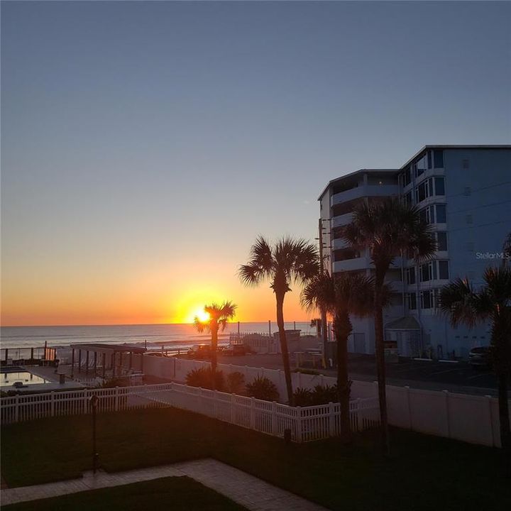 出租: $4,050 (2 贝兹, 2 浴室, 1080 平方英尺)