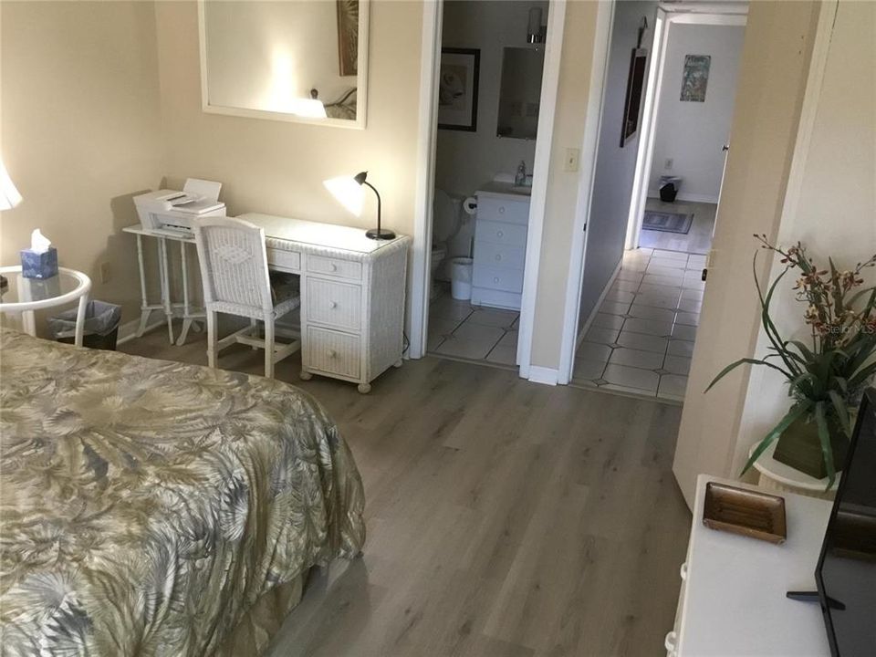 出租: $4,050 (2 贝兹, 2 浴室, 1080 平方英尺)