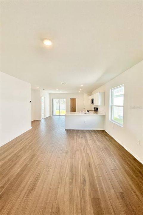 Под контрактом: $292,199 (2 спален, 2 ванн, 1241 Квадратных фут)