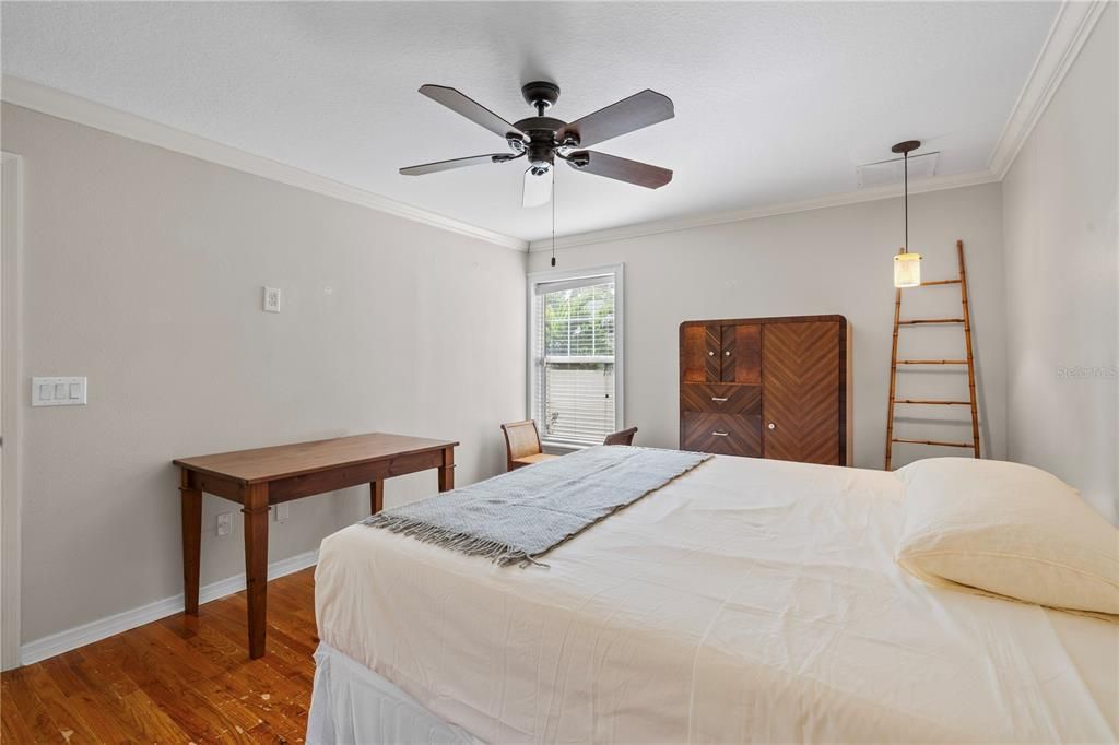 Под контрактом: $1,030,000 (5 спален, 3 ванн, 2372 Квадратных фут)