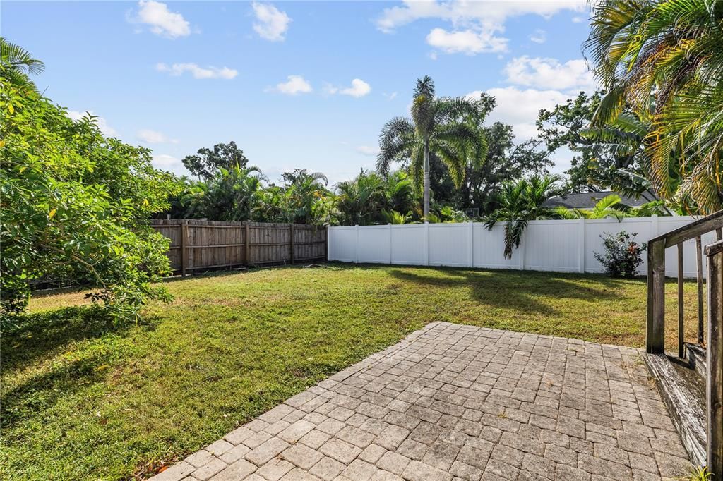 Под контрактом: $1,030,000 (5 спален, 3 ванн, 2372 Квадратных фут)