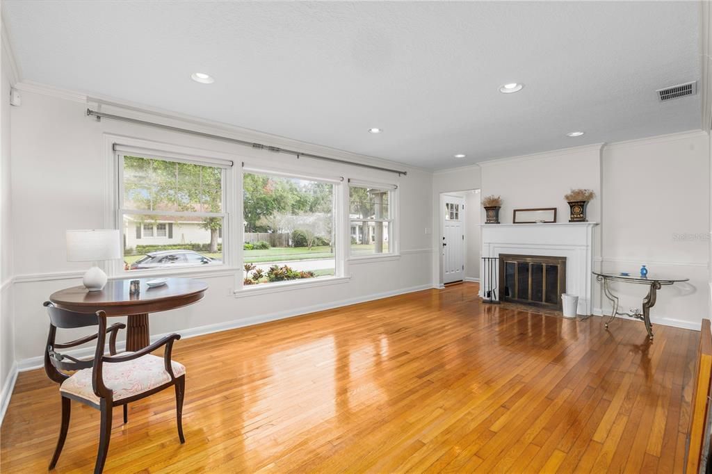 Под контрактом: $1,030,000 (5 спален, 3 ванн, 2372 Квадратных фут)