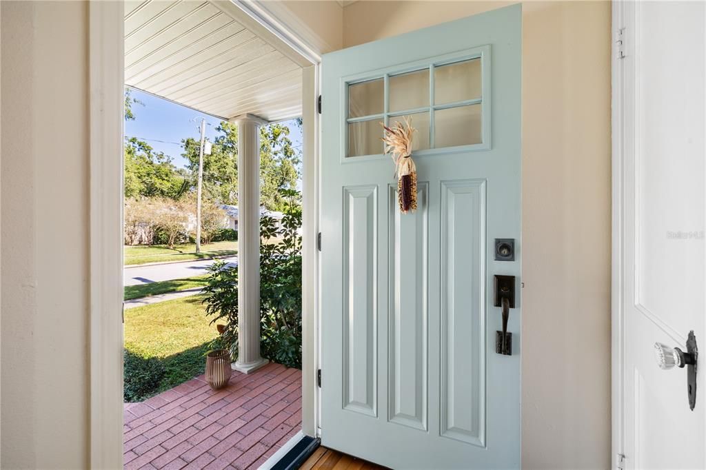 Под контрактом: $1,030,000 (5 спален, 3 ванн, 2372 Квадратных фут)