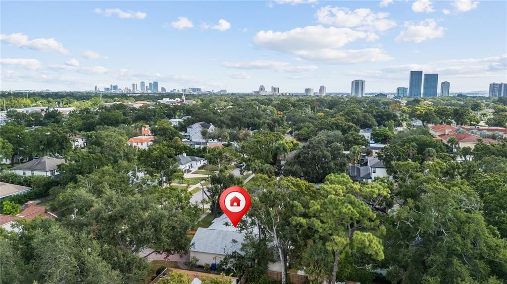 Под контрактом: $1,030,000 (5 спален, 3 ванн, 2372 Квадратных фут)