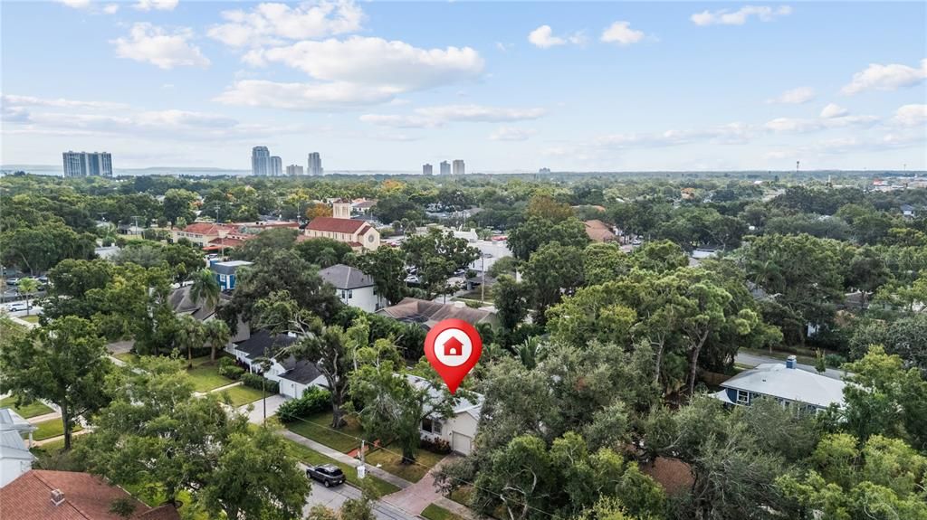 Под контрактом: $1,030,000 (5 спален, 3 ванн, 2372 Квадратных фут)