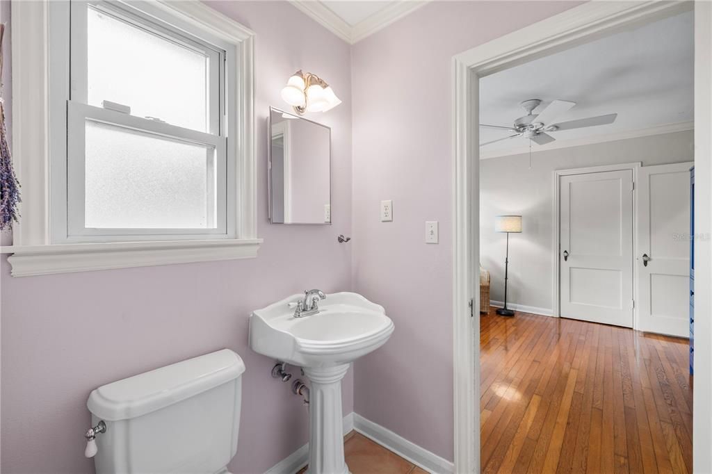 Под контрактом: $1,030,000 (5 спален, 3 ванн, 2372 Квадратных фут)