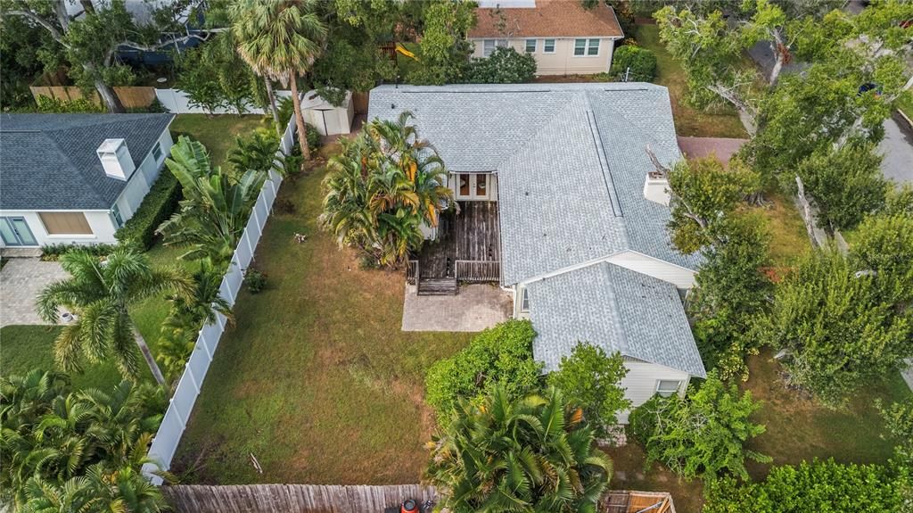 Под контрактом: $1,030,000 (5 спален, 3 ванн, 2372 Квадратных фут)