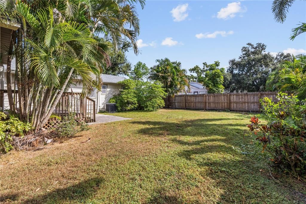 Под контрактом: $1,030,000 (5 спален, 3 ванн, 2372 Квадратных фут)