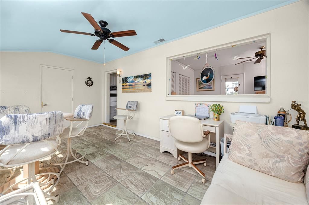 For Sale: $199,000 (2 beds, 2 baths, 1160 Square Feet)