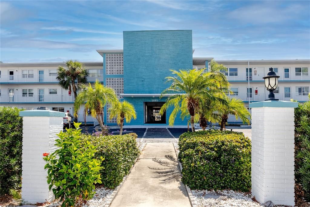 For Sale: $199,000 (2 beds, 2 baths, 1160 Square Feet)