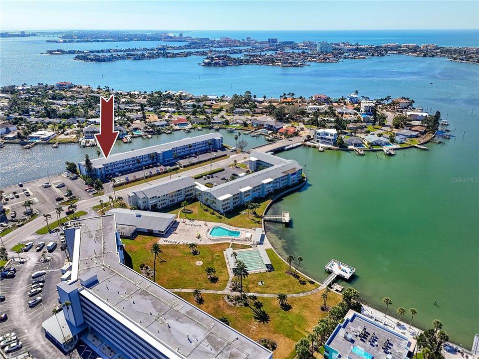 For Sale: $199,000 (2 beds, 2 baths, 1160 Square Feet)