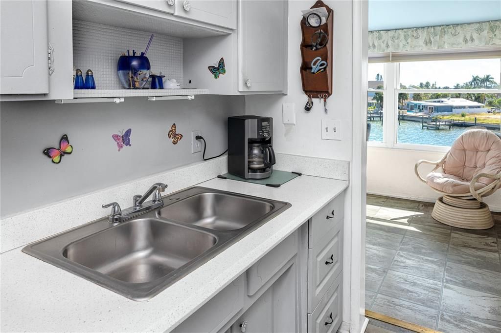 For Sale: $199,000 (2 beds, 2 baths, 1160 Square Feet)