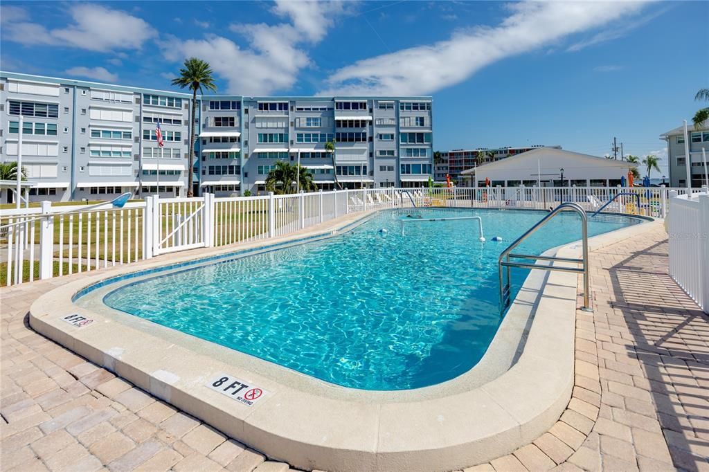 For Sale: $199,000 (2 beds, 2 baths, 1160 Square Feet)