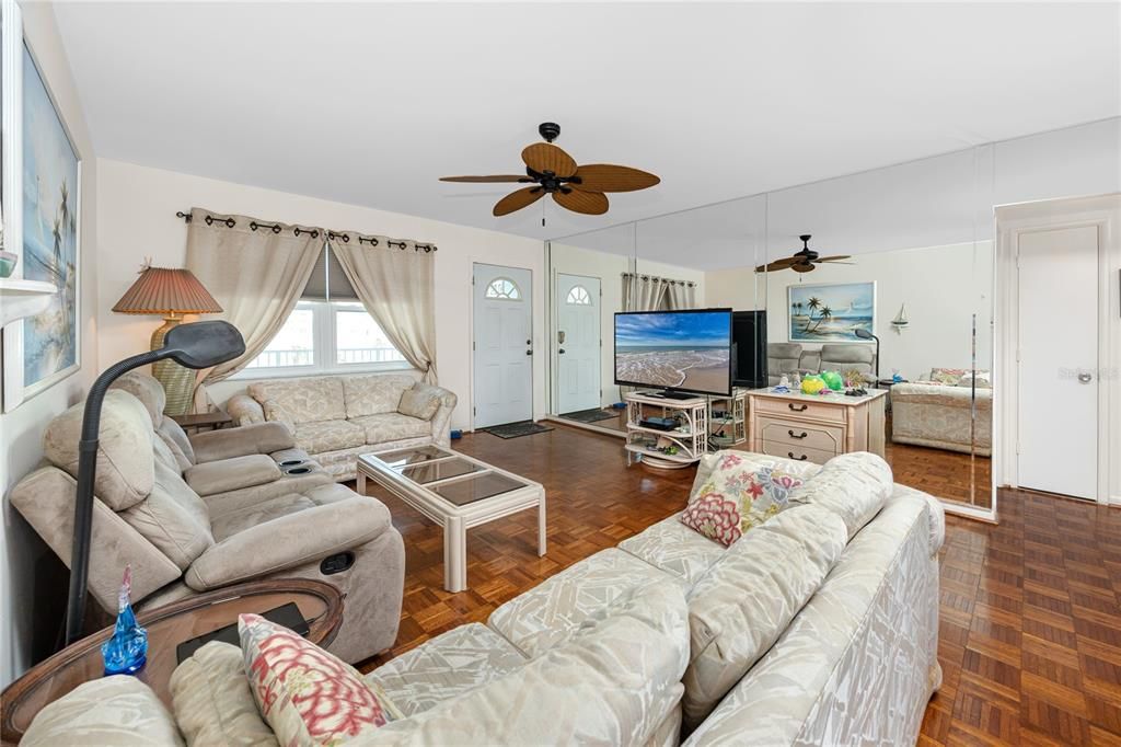 For Sale: $199,000 (2 beds, 2 baths, 1160 Square Feet)