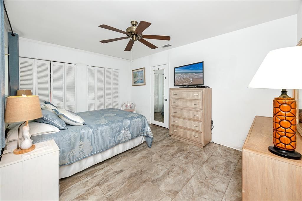 For Sale: $199,000 (2 beds, 2 baths, 1160 Square Feet)