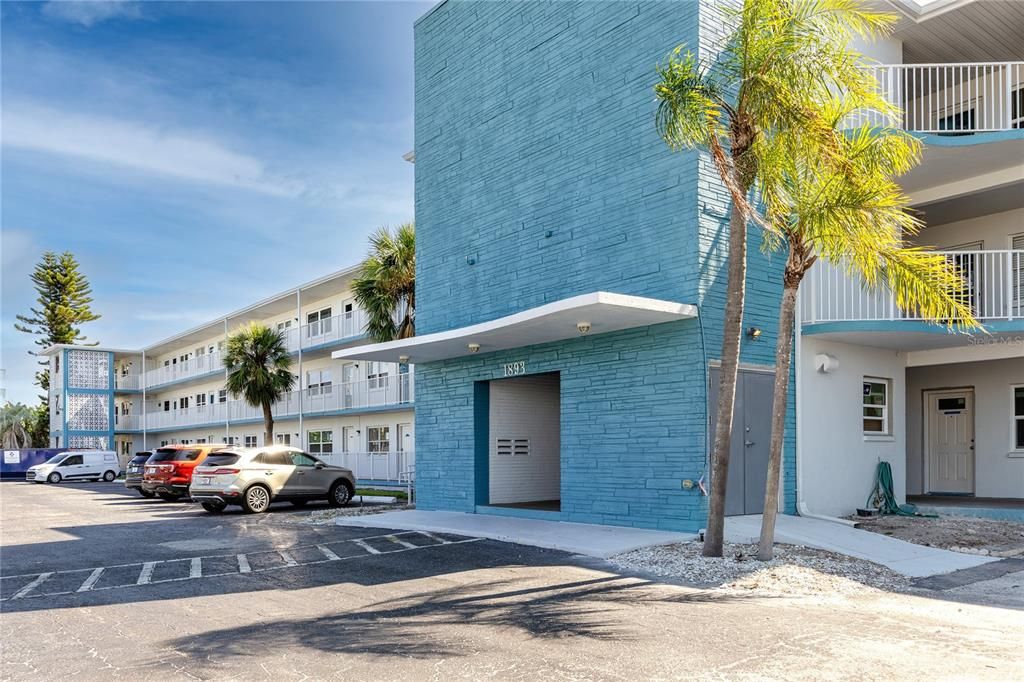 For Sale: $199,000 (2 beds, 2 baths, 1160 Square Feet)