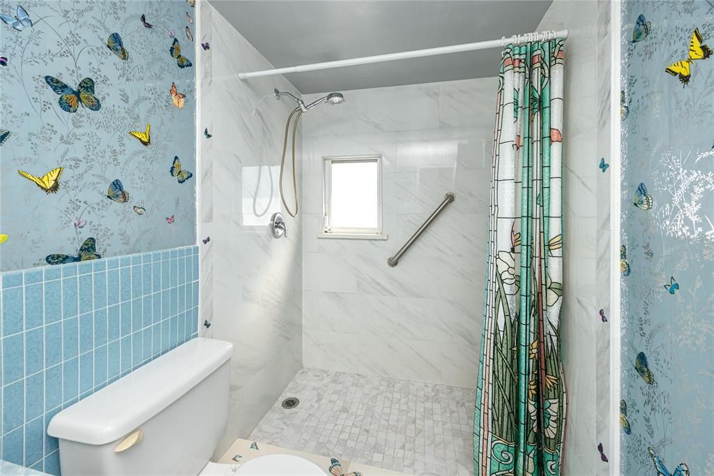 For Sale: $199,000 (2 beds, 2 baths, 1160 Square Feet)