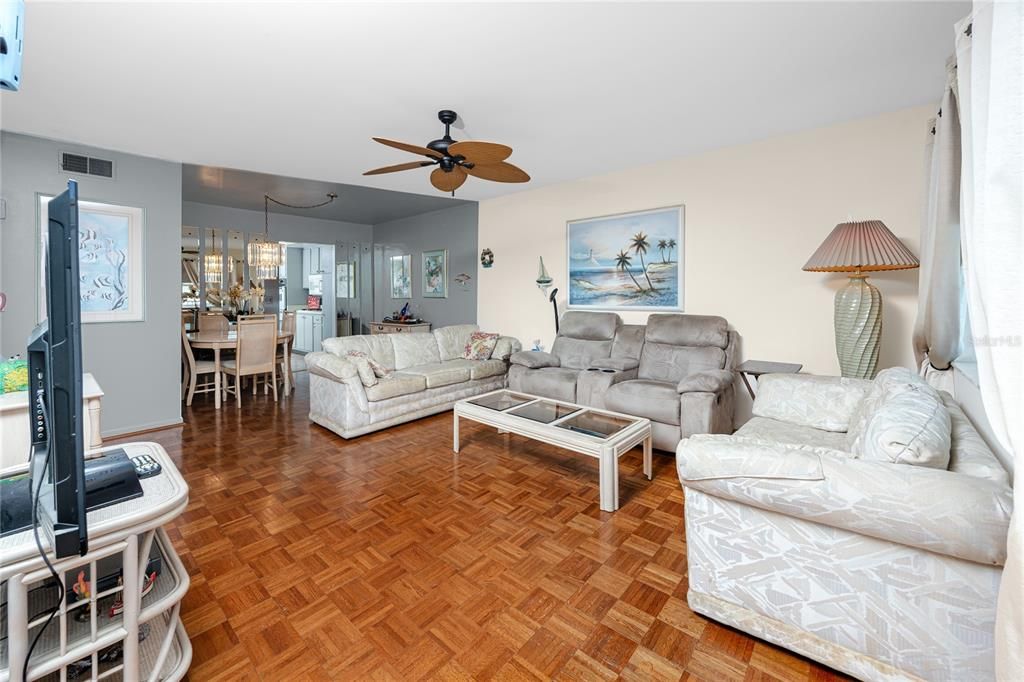 For Sale: $199,000 (2 beds, 2 baths, 1160 Square Feet)