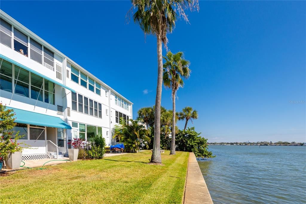 For Sale: $199,000 (2 beds, 2 baths, 1160 Square Feet)