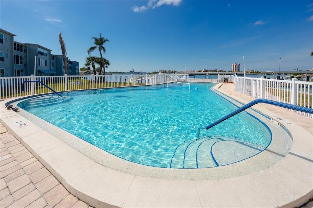 For Sale: $199,000 (2 beds, 2 baths, 1160 Square Feet)