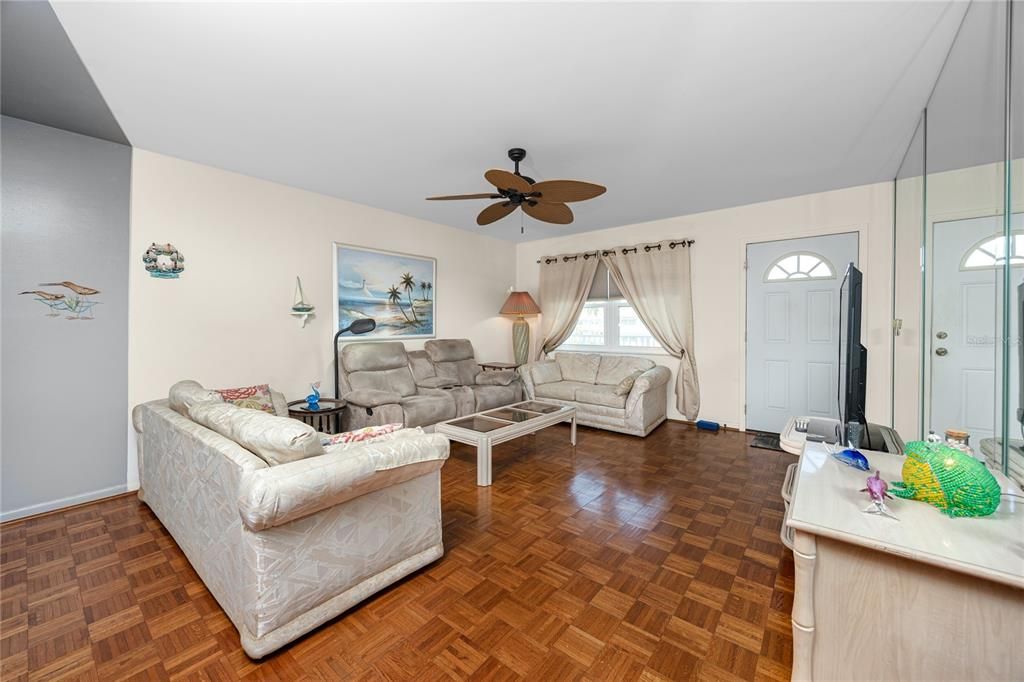 For Sale: $199,000 (2 beds, 2 baths, 1160 Square Feet)