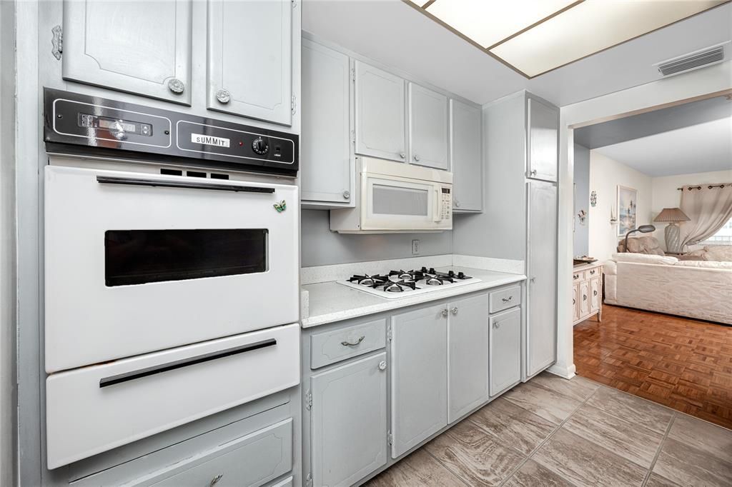 For Sale: $199,000 (2 beds, 2 baths, 1160 Square Feet)