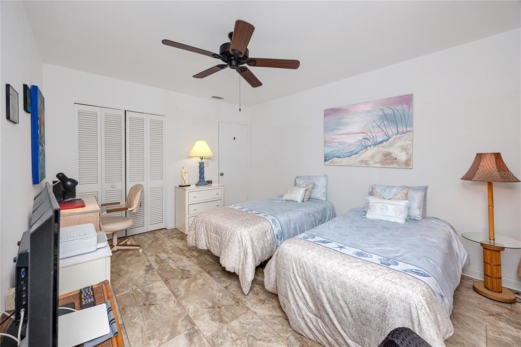 For Sale: $199,000 (2 beds, 2 baths, 1160 Square Feet)