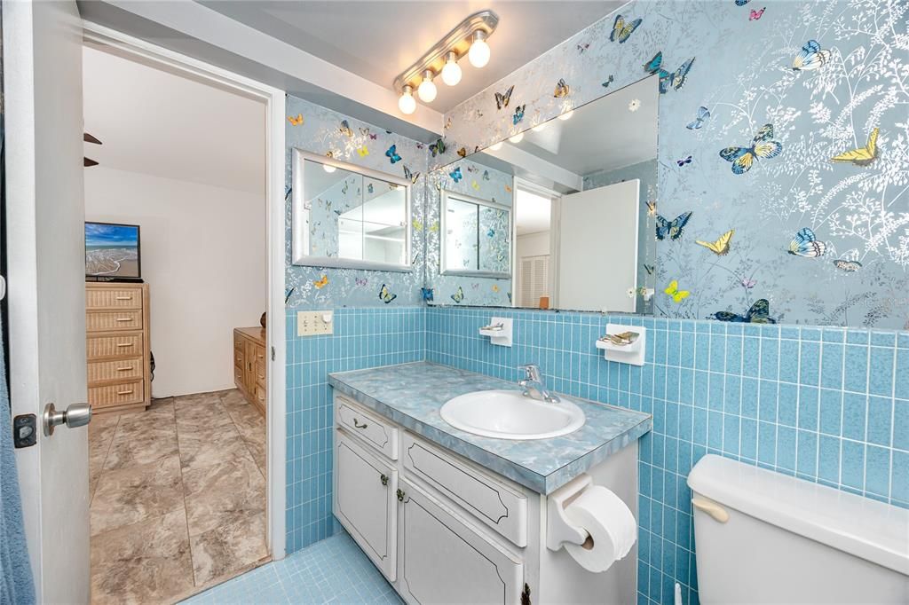 For Sale: $199,000 (2 beds, 2 baths, 1160 Square Feet)