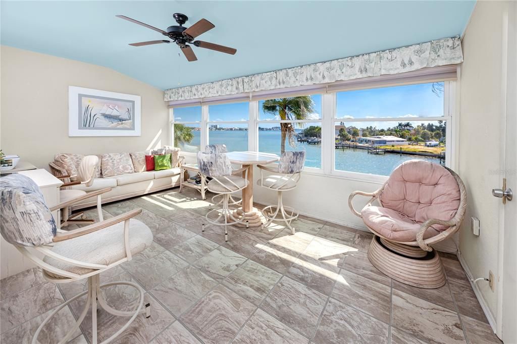 For Sale: $199,000 (2 beds, 2 baths, 1160 Square Feet)