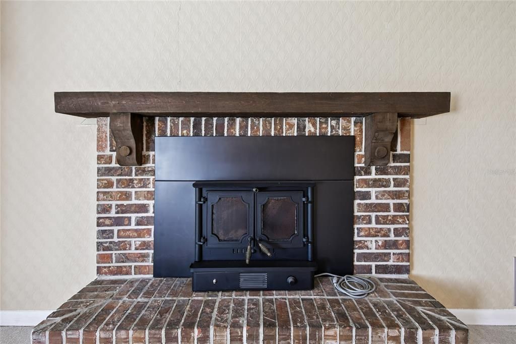 Active With Contract: $400,000 (3 beds, 2 baths, 2069 Square Feet)